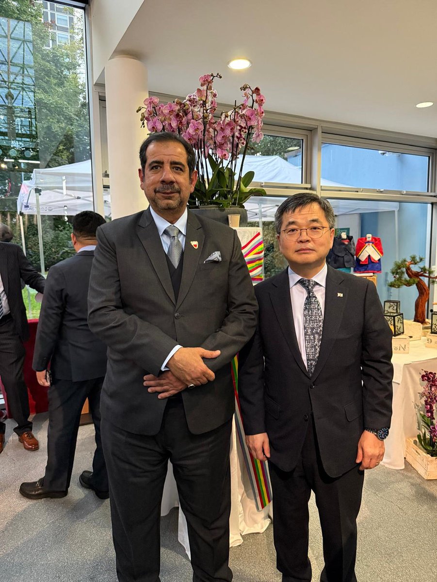 حضر سعادة السفير عبد الله عبد اللطيف عبد الله، المندوب الدائم لمملكة البحرين لدى مكتب الأمم المتحدة في جنيف، حفل الاستقبال الذي نظمته البعثة الدائمة لجمهورية كوريا في جنيف، وذلك بمناسبة ذكرى اليوم الوطني.