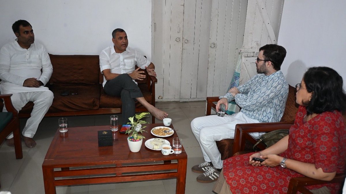 _Sudhaker_singh's tweet image. आज पटना में ऑस्ट्रेलियाई उच्चायोग के द्वितीय सचिव माइकल रिस से मुलाकात हुई,

इस अवसर पर उच्चायुक्त की राजनीतिक सलाहकार सुश्री वन्दना सेठ भी उपस्थित रहीं।बैठक में भारत और ऑस्ट्रेलिया के बीच कृषि, शिक्षा एवं क्षेत्रीय विकास जैसे विभिन्न क्षेत्रों में सहयोग की संभावनाओं पर सार्थक…