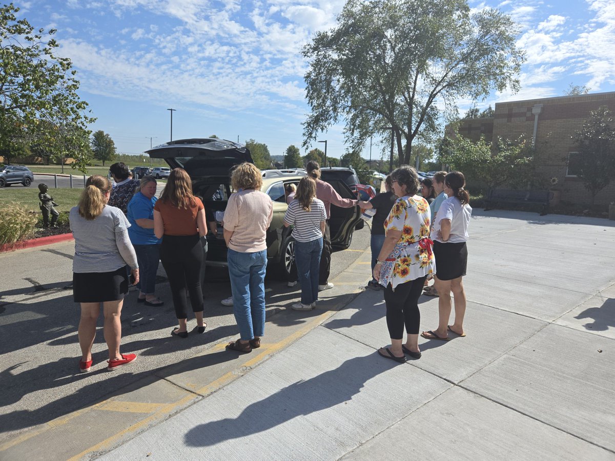 McCarthySubaru's tweet photo. We're proud to support students through Subaru Loves Learning®! On Oct 1, we donated $5,000 + school supplies to Sunflower Elementary. Together with @Adopt_Classroom, Subaru has helped 950K+ students nationwide. 💙📚
#SubaruLovesLearning #McCarthySubaru #GivingBack https://t.co/asAJbNnGdN