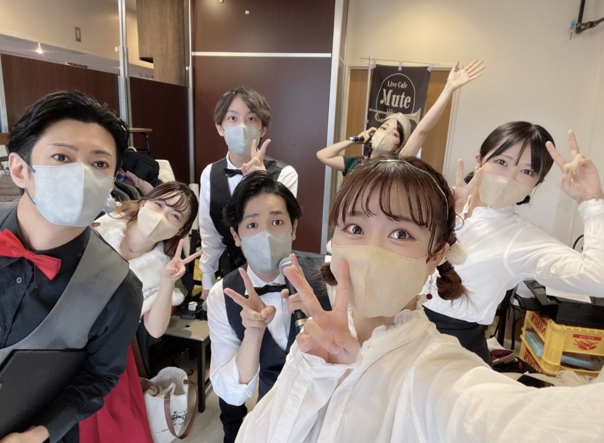 伸作さん、聞こえてる？

お空から綺麗な歌声届けてね
私がそれに乗せて踊るからね🩰

一緒に見たとんでもなく素晴らしい景色
忘れないよ

やわらかくてぽわ〜っとしてる
優しいお兄ちゃん的存在だけど
時には現場をまとめてくれる
とてもしっかり者なお兄ちゃん。

お空から、見ててよね。
#島崎伸作