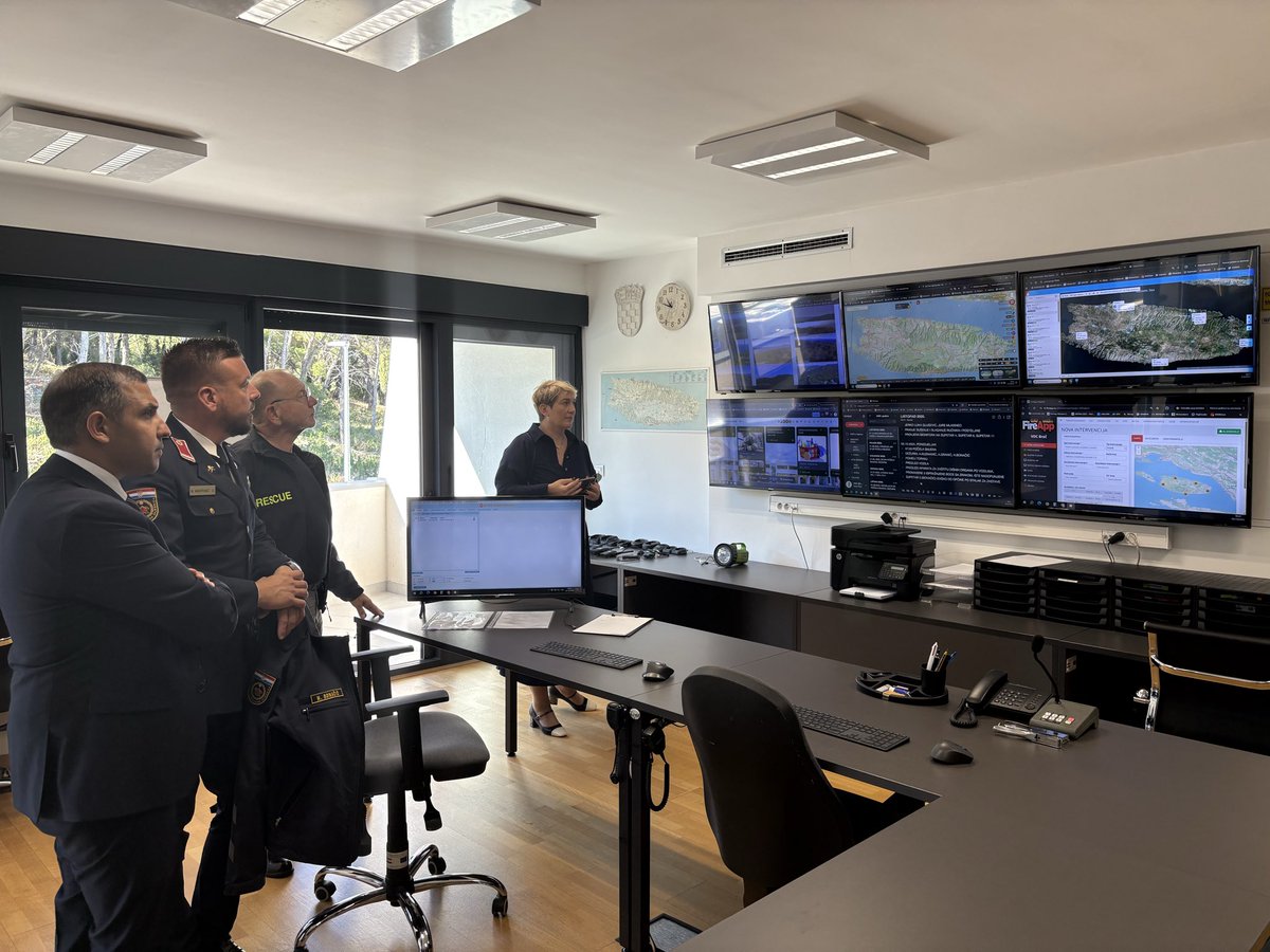 patel_javed's tweet image. Honoured to attend the 1st Diving Search &amp;amp; Rescue Summit in Supetar on the island of Brač, continuing 30 years of cooperation between UK &amp;amp; Supetar firefighters since 1994. Inspirational story of bravery &amp;amp; friendship. Hvala DVD Supetar na toploj dobrodošlici! 🇬🇧🇭🇷🚒🧑‍🚒🤿