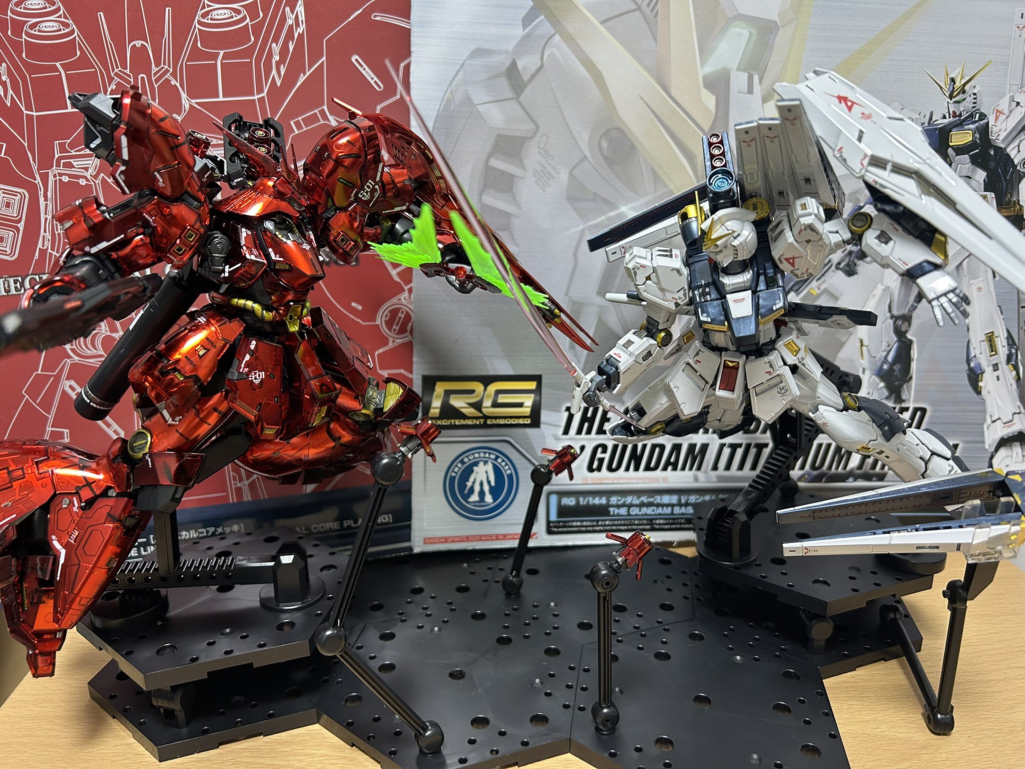 RG Hi-νガンダム チタニウムフィニッシュ サザビー メカニカルコアメッキ RG Hi-νガンダム チタニウムフィニッシュ サザビー メカニカル