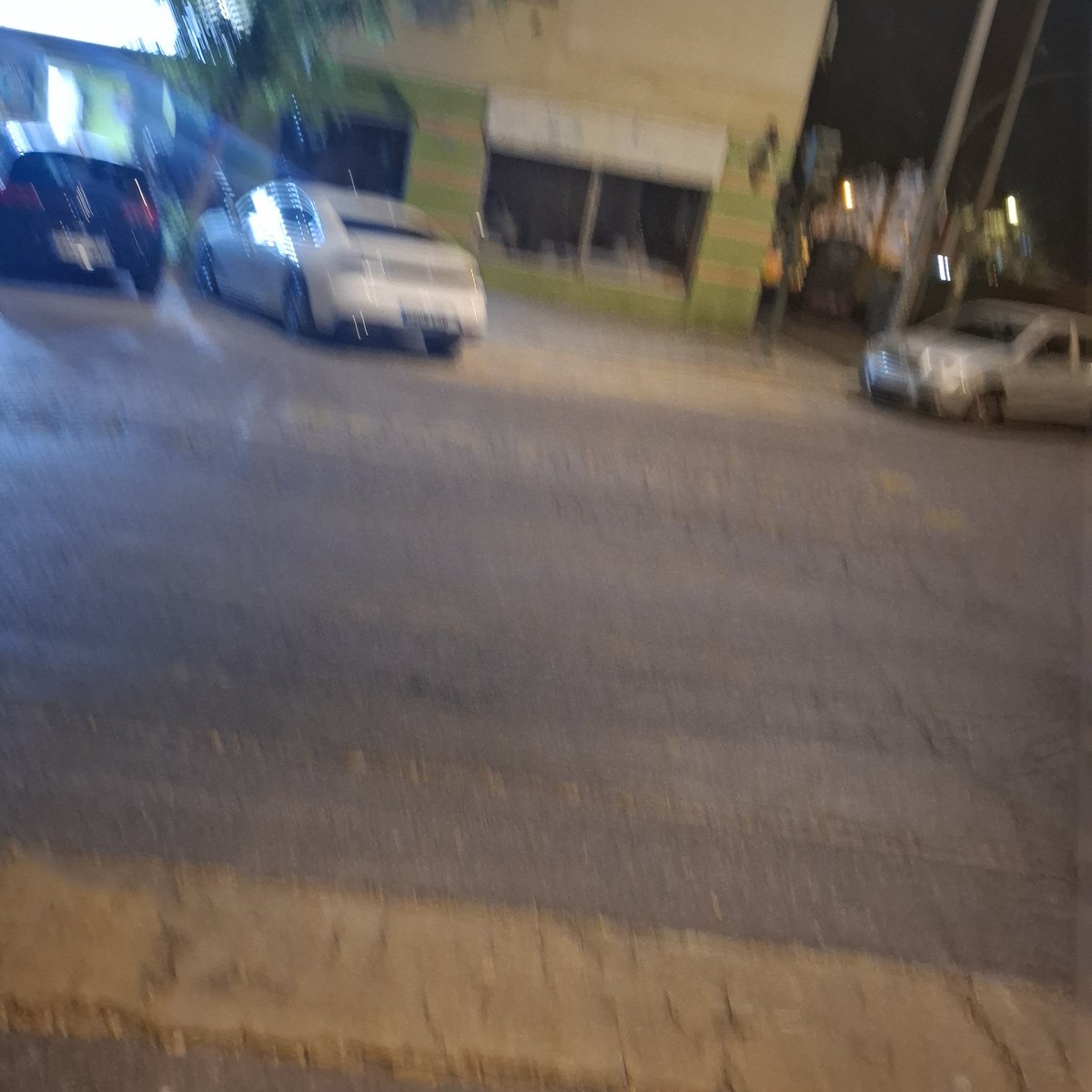 veronicaRaqueL0's tweet photo. @jlsanzalcalde @Ayto_Sevilla @festivalsevilla Pintad paso CEBRA calle corral de los olmos porfavor en pino montano. https://t.co/5pHSyx0yta