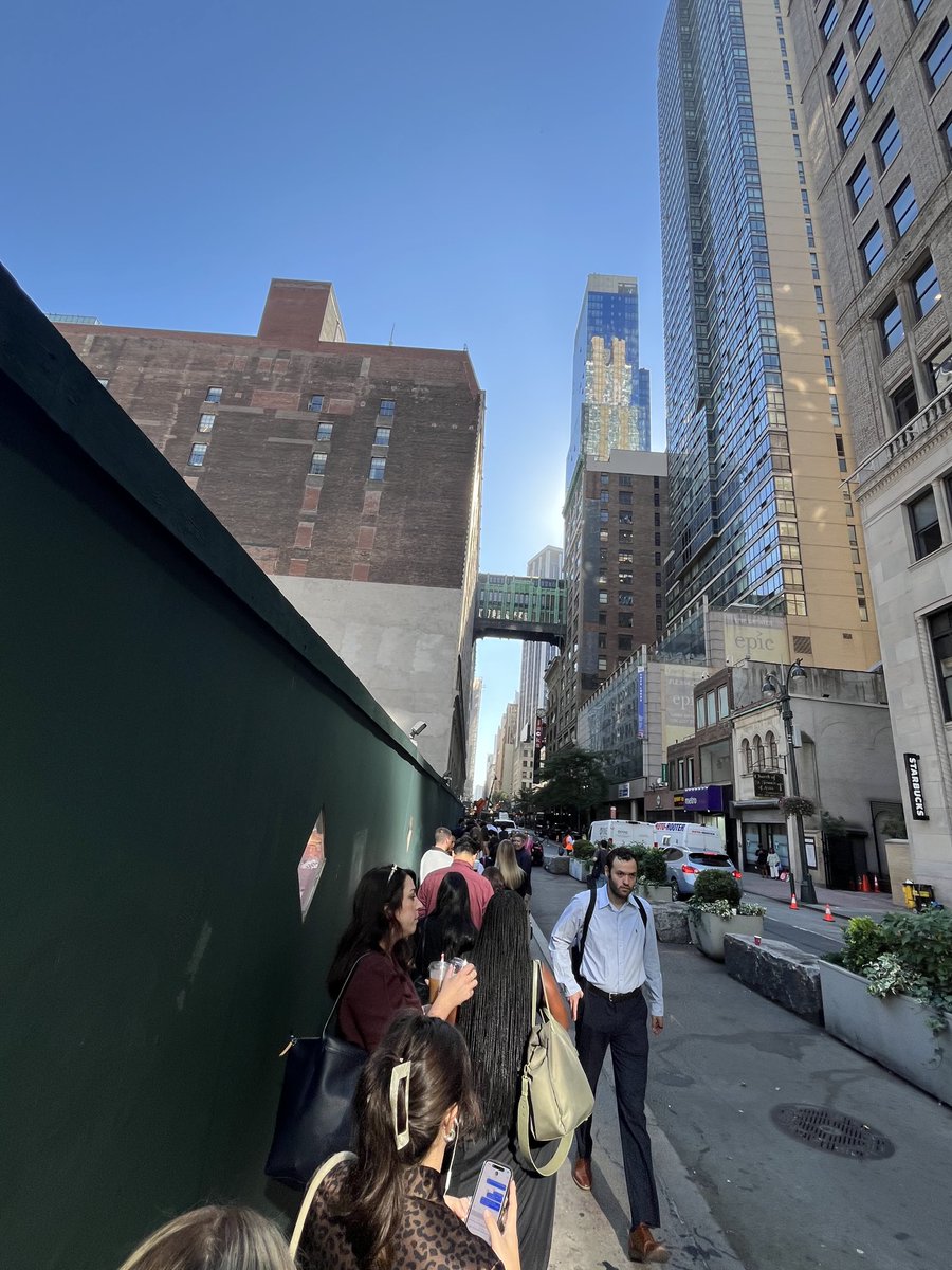 Line aroooooound the block at #awnewyork25 (Advertising Week). Guess I won’t make the 10:10am panel.