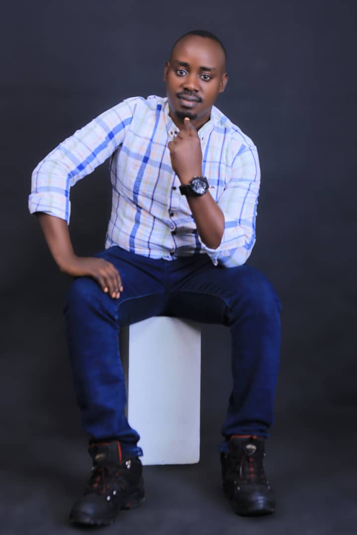 BoonaFm's tweet photo. ON AIR: #RYARENGA 
Join Kasozi Micheal for an entertaining evening till 9pm!

Where are you listening in from?

📻: 91.8 | https://t.co/1da3jOx3BU https://t.co/Tu9jFtdriY