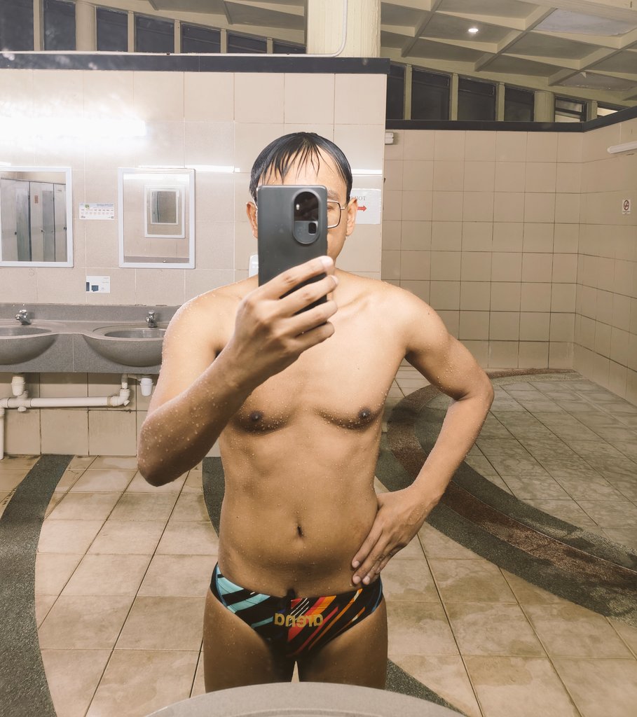 Add some 🌈 on Monday blues 💙 
🏊🩲