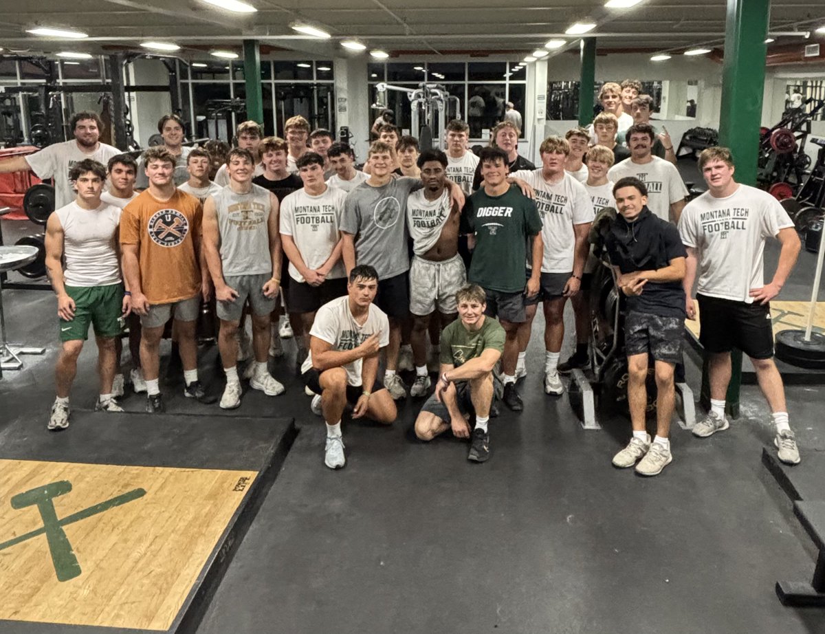 Our Redshirts have been getting after it each morning in the weightroom and giving us a heckuva look on scout teams this fall! A big part of us being 6-0 is the work ethic &amp; commitment of our young players! This group is special &amp; can’t wait to see them continue to grow! 
#Family