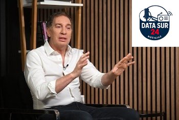 DataSur24's tweet photo. 🗳️ "Voy a dejar el alma para que los bonaerenses vuelvan a votar. Está en juego si seguimos cambiando o volvemos al pasado”.
Convocó a Macri a sumarse a la campaña y acompañará hoy a Milei en el Movistar Arena. #Elecciones2025 
#Santilli 
#Milei https://t.co/u1omIlTsET