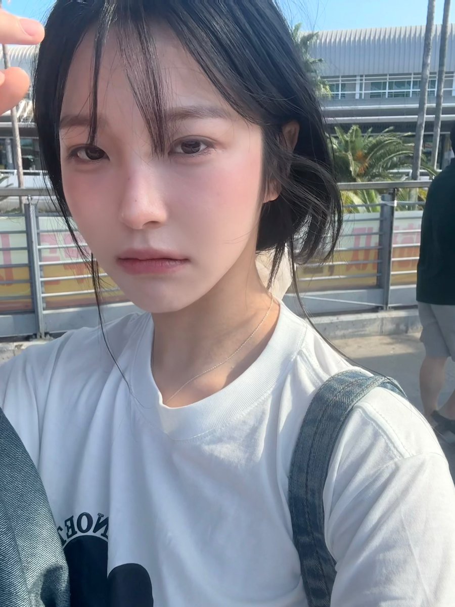 heonarchy's tweet photo. jiheon 💌 • 251006

🩵 [pictures]
🩵 i cut my bangs
🩵 my puffy eyes
🩵 i wanted to cover them..ㅎ
🩵 ung i cut them myself
🩵 hohoh
🩵 [emoticon] https://t.co/BTCEEZl9dC