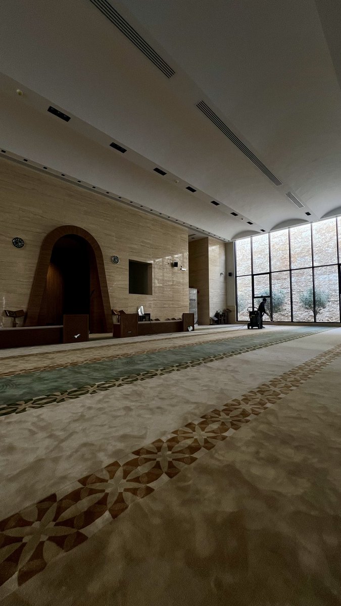 lllap89's tweet image. واحد من المساجد اللي دخلتها وجذبني التصميم فيها
دخول الاضاءه للمكان يعطي انشراحية جميلة جدًا وجمالية في التصميم.