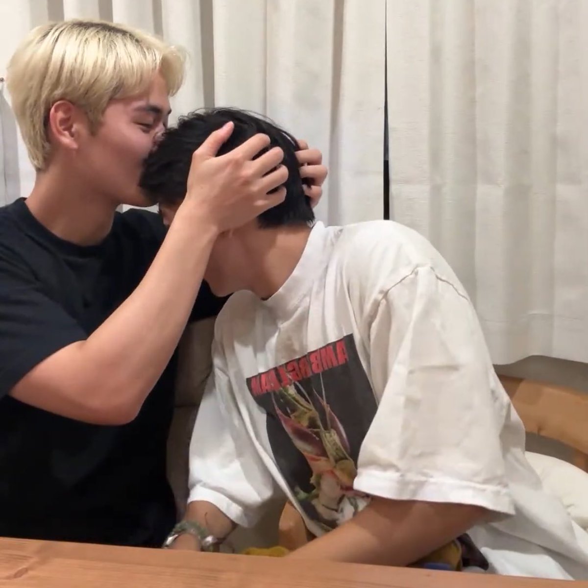 dsnakas's tweet photo. going crazy over the way shun grabs dai https://t.co/K3h5pYlrc0