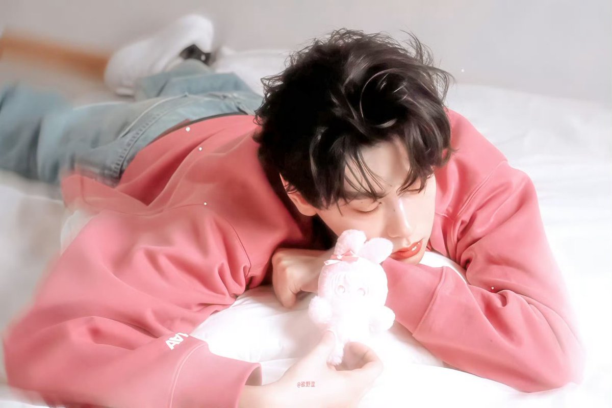 God, you must have been in good mood when you made him.

#AlwaysBesideXuning
LEMONADES MISS TIAN XUNING