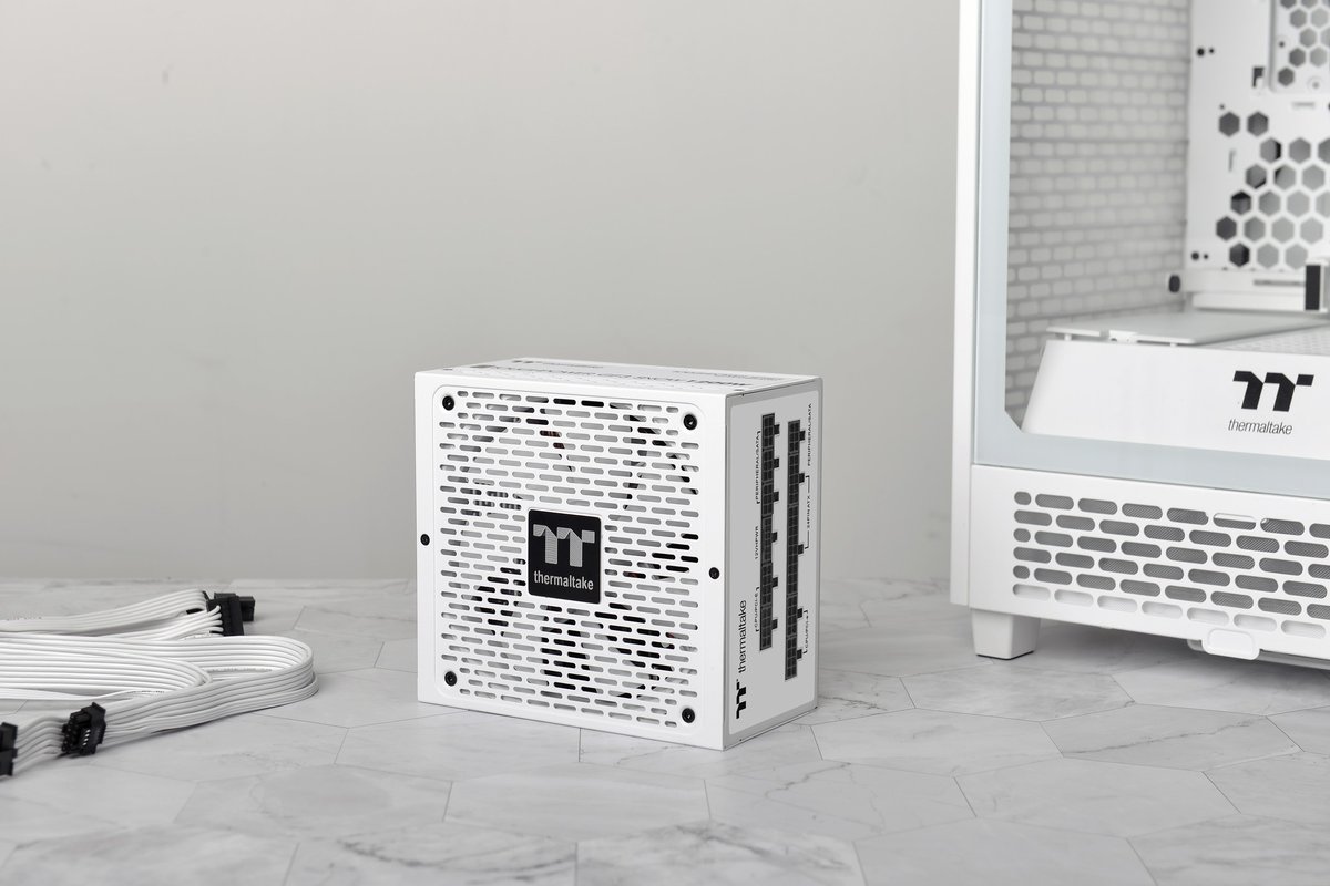 Thermaltake_UK_'s tweet image. -TOUGHPOWER GF A3 SNOW -
Next-gen power with style, silence, and full ATX 3.1 &amp;amp; PCIe 5.1 support.
🔗 Discover the series: bit.ly/3IwMEL9
#ThermaltakeUK #ToughpowerGF #pcbuilder #PSU  #GFA3 #ATX31 #nativepciegen51 #snow #PowerSupply #WhiteBuild