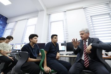 Sakarya Valisi Rahmi Doğan’dan Adapazarı Anadolu İmam Hatip’e Ziyaret