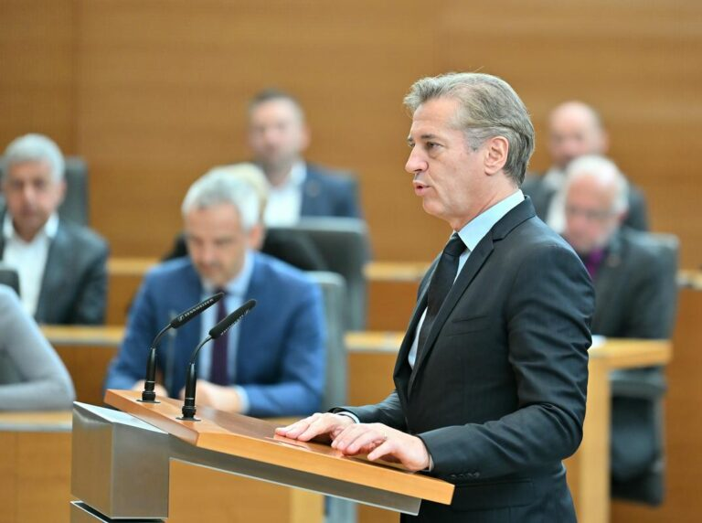 “Ne more komentirati nečesa, česar ni videl” – Robert Golob o osnutku ugotovitev KPK v zadevi Karigador
strogo-zaupno.si/politika/ne-mo…