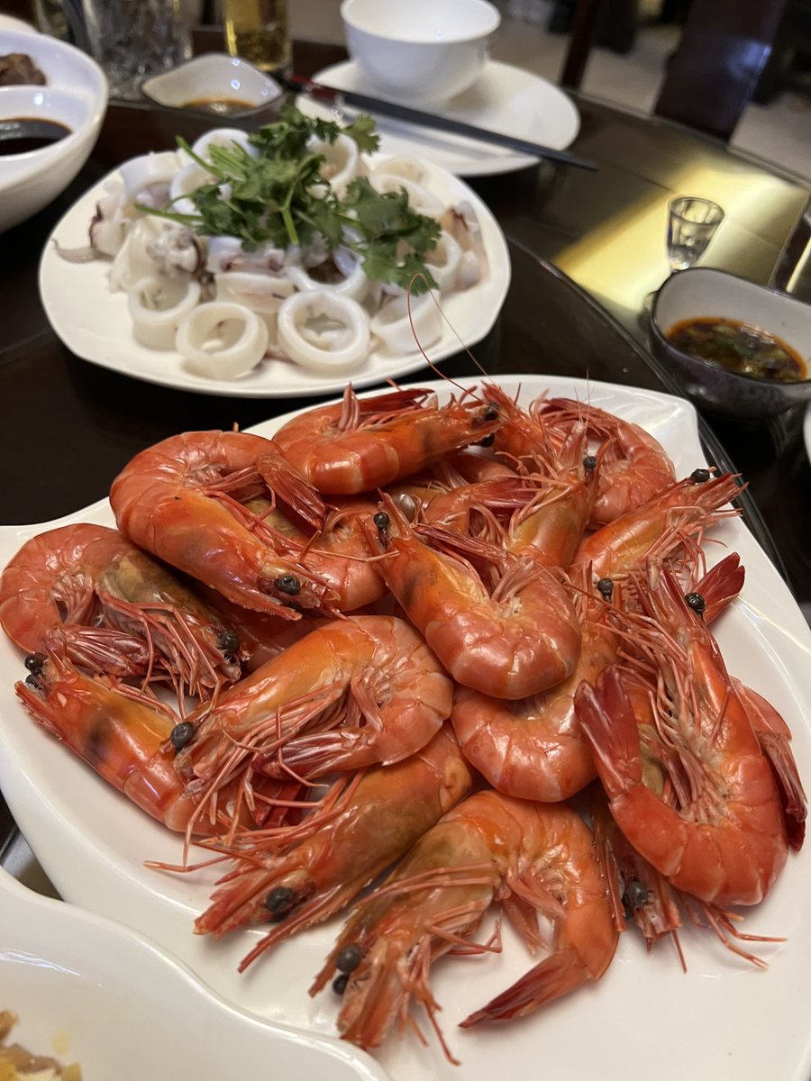 SamcPonsce's tweet image. 月がまんまるで、みんなが集まってるのって最高だよね〜🌕
あったかいごはんが並んだ食卓は、まさにおうちの味だよ〜。
それって、愛のぬくもりでもあるんだよね〜。