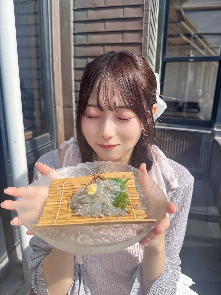 MomokoHashimoto's tweet image. おやもーこ🛌🍑

生シラス🐟
食べたことある〜〜〜〜〜？？🫢💭ྀི

#高嶺のなでしこ #たかねこ