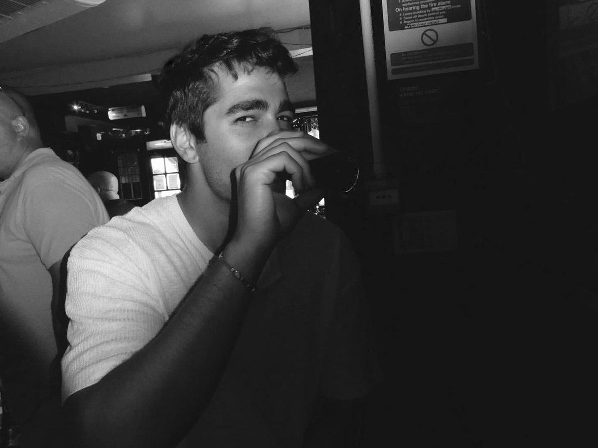 o699h's tweet image. #Yusuf #MertRamazanDemir
#OGMPictures

رسميًا : مارت رمضان ديمير بطل مسلسل  جديد من إنتاج OGM لم يتضح اسم المسلسل بعد 

مارت سيجسد دور يوسف في العمل… تفاصيل العمل ستتضح قريبًا