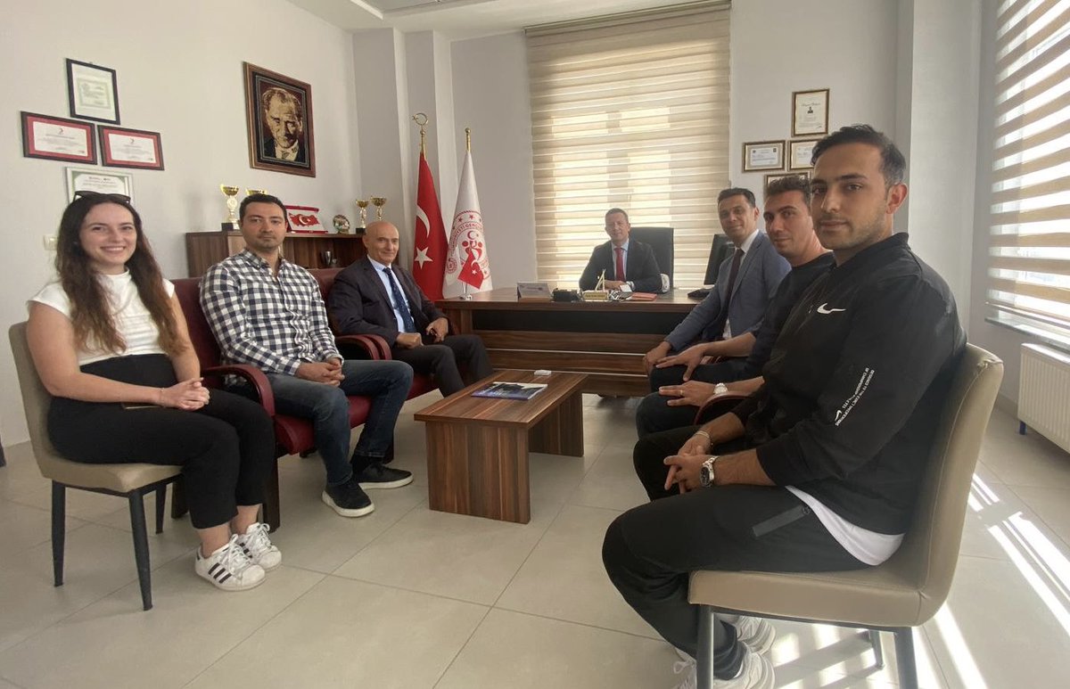 Kaymakamımız Sayın Fatih Görmüş, beraberinde Gençlik ve Spor İlçe Müdürü Nedim Köksal ile birlikte, Çiğli Erkek Öğrenci Yurdu’nun yeni hizmet binasında incelemelerde bulunarak Yurt Müdürü Yaşar Ersin Yaman’ı ziyaret etmiştir.