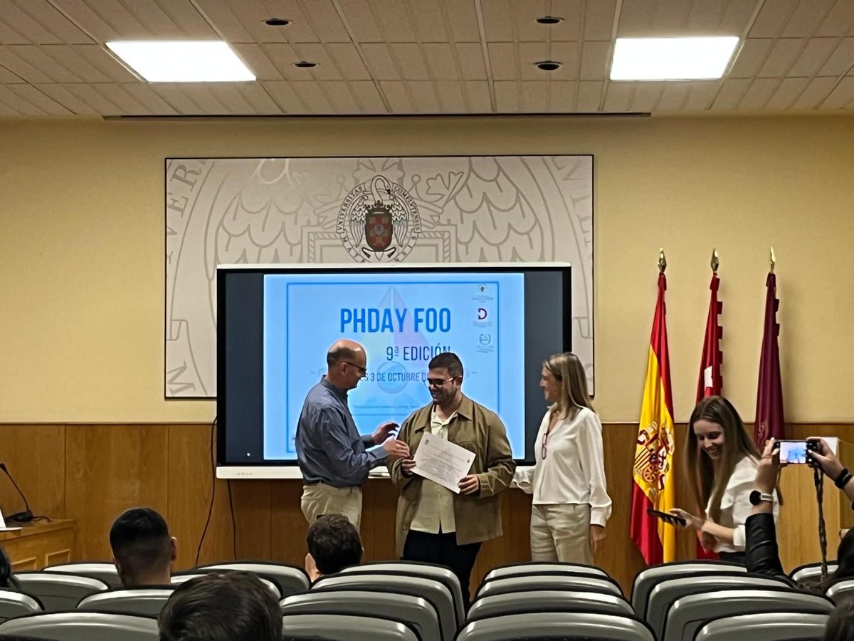 👏 Enhorabuena a nuestro compañero <a href="/joseantmat98/">Jose A</a>  por su participación en las 9ª Jornadas PhDay <a href="/optica_ucm/">Facultad de Óptica y Optometría UCM</a>  y por el premio a su destacada actividad científica. 🔬🎓 #IIORC #PhDay
