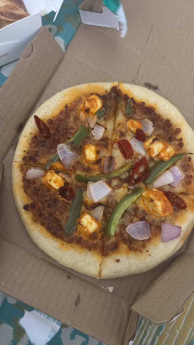 prashar_shivam's tweet photo. @Swiggy @LaPinozPizzaInd they did not firstly send the entire order and the one they send is late and is cold and not good to consume. #patheticdelivery #swiggy being swiggy one still not any perks https://t.co/lsmHKFyOxh