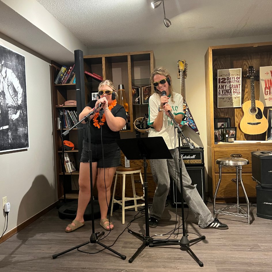 Aloha to 34 years of creativity, chaos, and camaraderie! 🌺 Friday was one to remember. We kept our 8am tomato beer toast at The Crow, turned the Pomp Room into paradise, battled in a chili cook-off, and ended the night singing Elvis hits at Kirby’s. Long live the King—and HS!