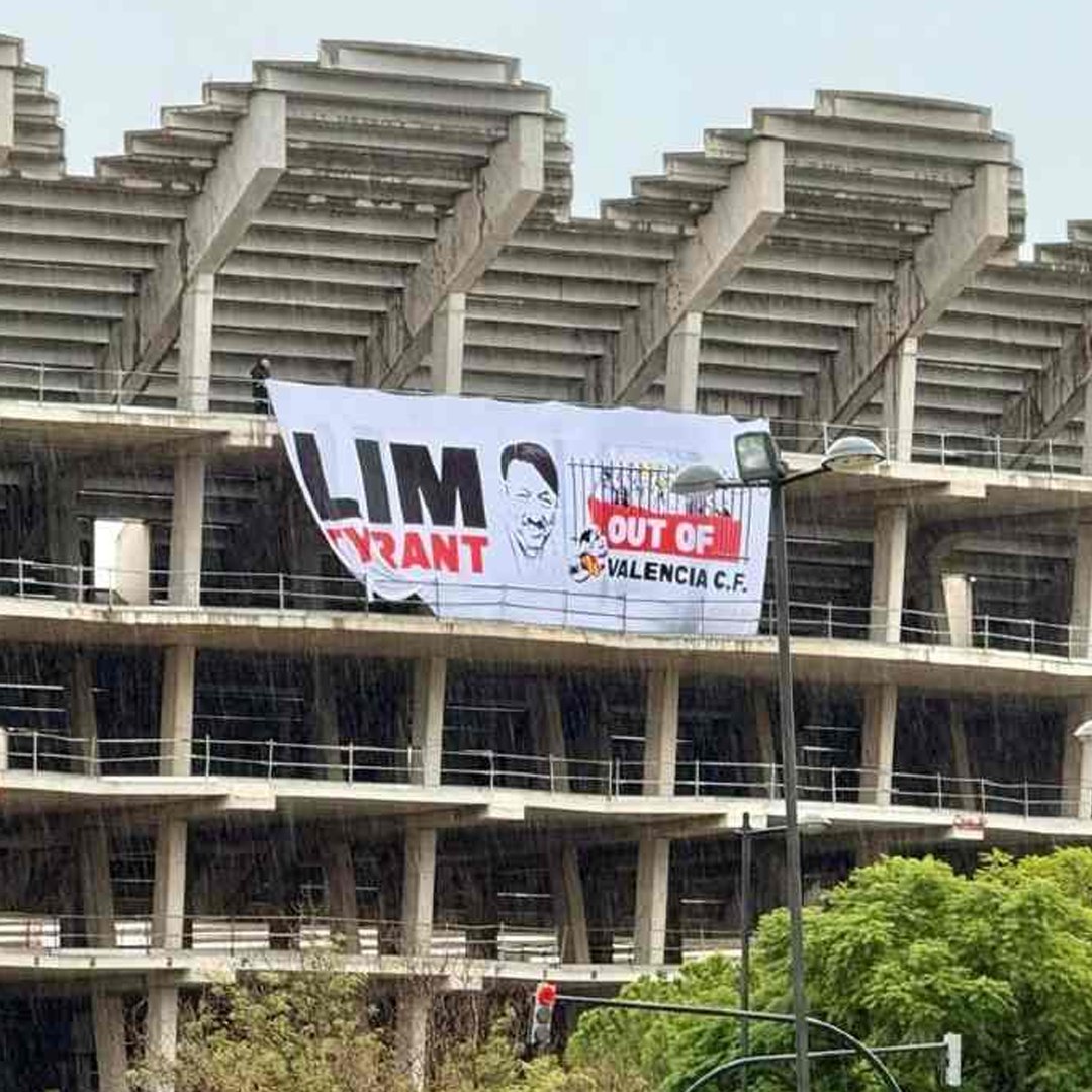 Por mucho que cambiéis al perro, el ladrido es igual, el collar le delata, ya no engañáis a nadie, sois unos farsantes, sabemos de sobra que vuestro verdadero objetivo es saquear el club, el nuestro es echaros a patadas de nuestra casa...

OUT OF VALENCIA CF

⚒️🦇📢

#MeritonOut