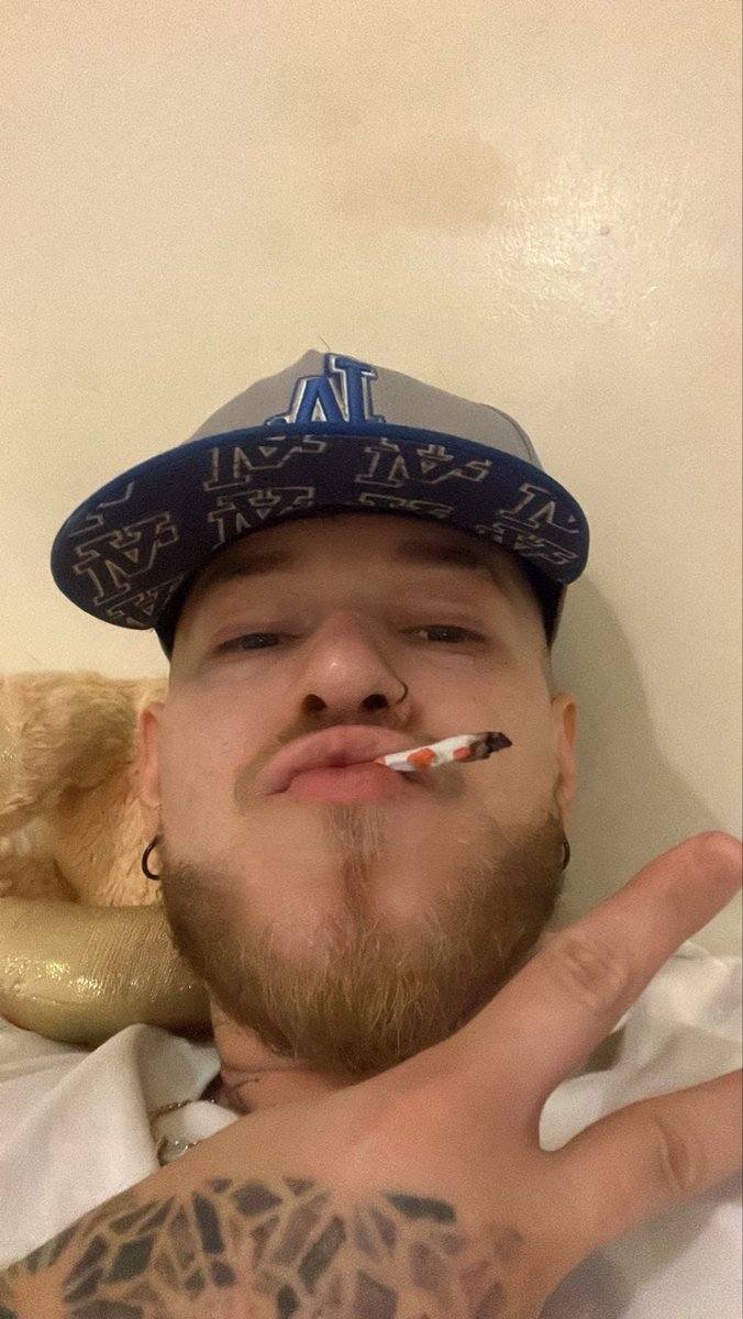 Ninoswh's tweet photo. Chudai 

Smoke 💨 / eggplant 🍆 https://t.co/U6al0D7eH3
