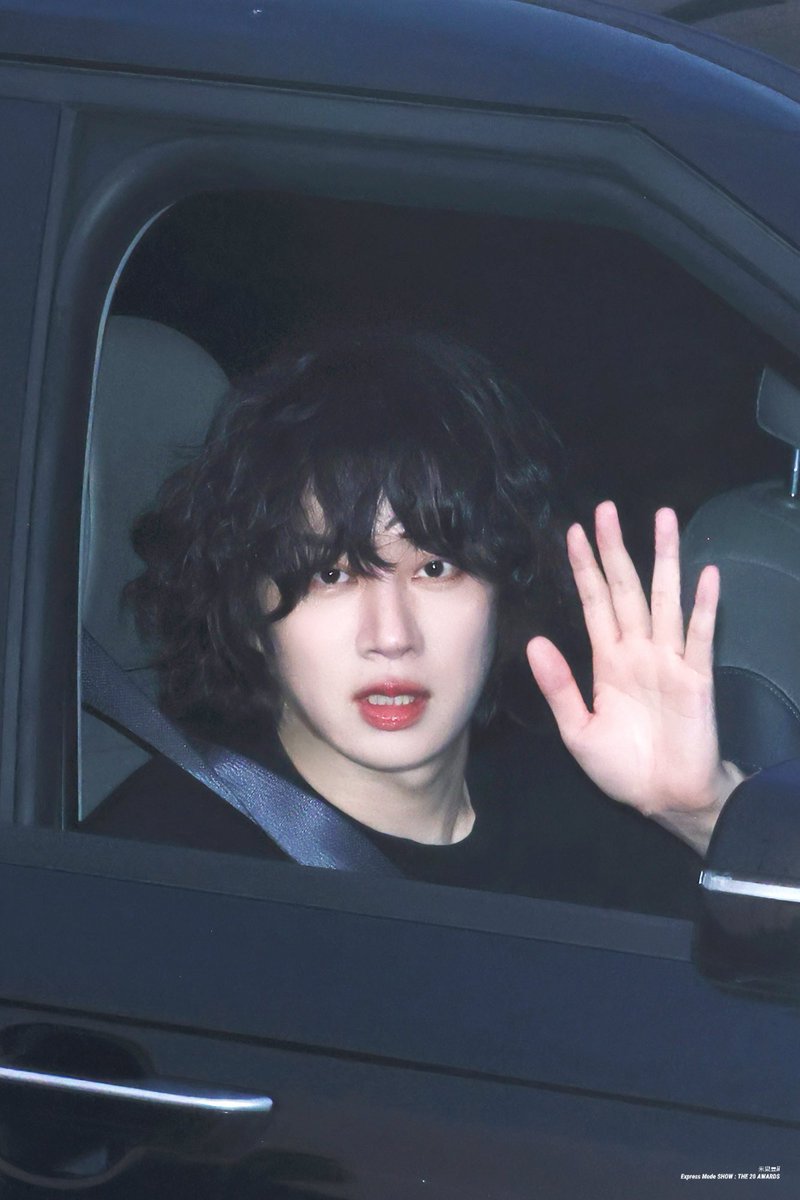 soel53170057760's tweet photo. 이날 정말 너무너무 새하얀 인형처럼 생겼어서 너무 좋아해요 진짜 거의 눈사람급 https://t.co/RuMUi8SU8C