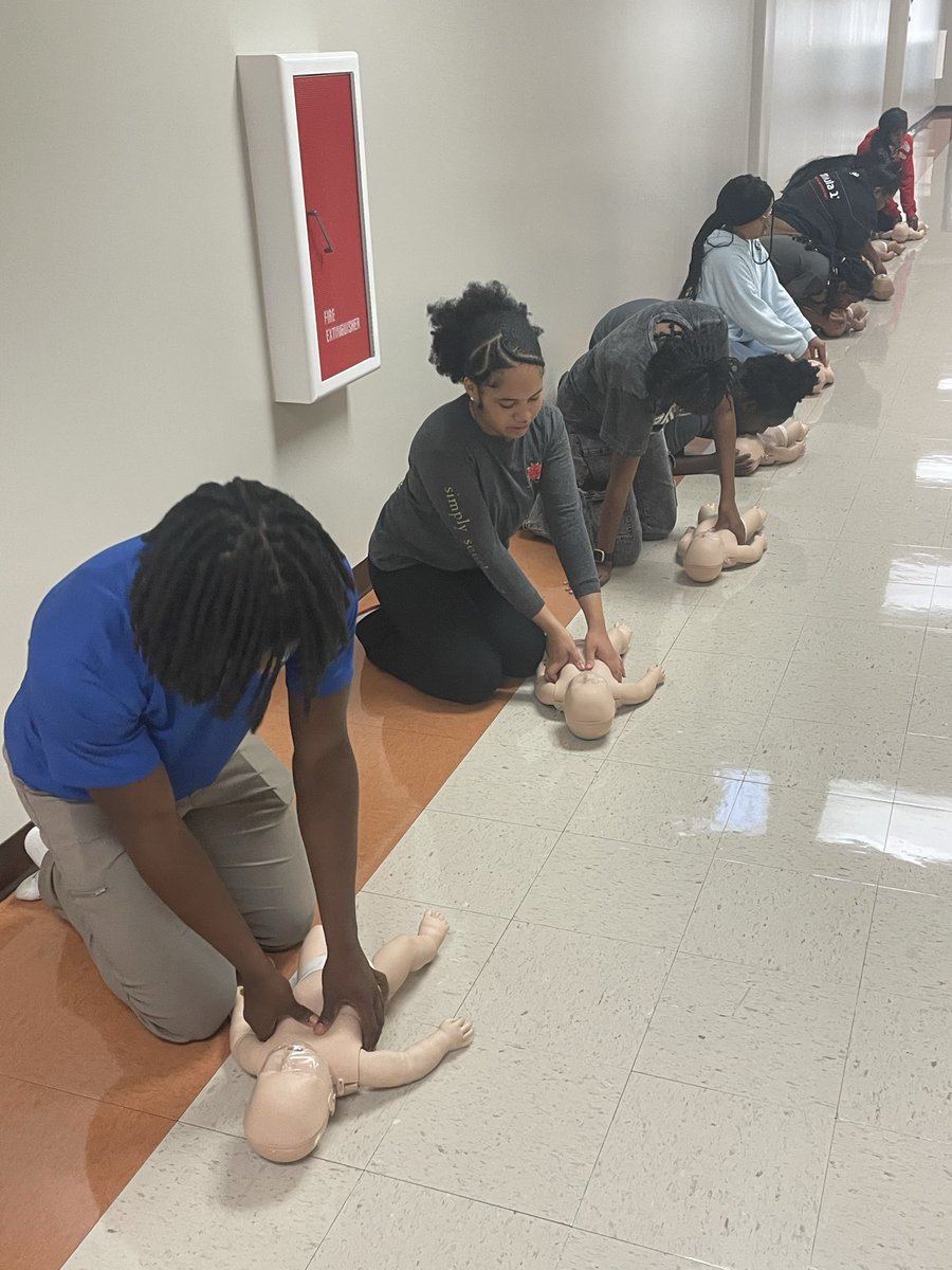 Roberta Axson tweet media