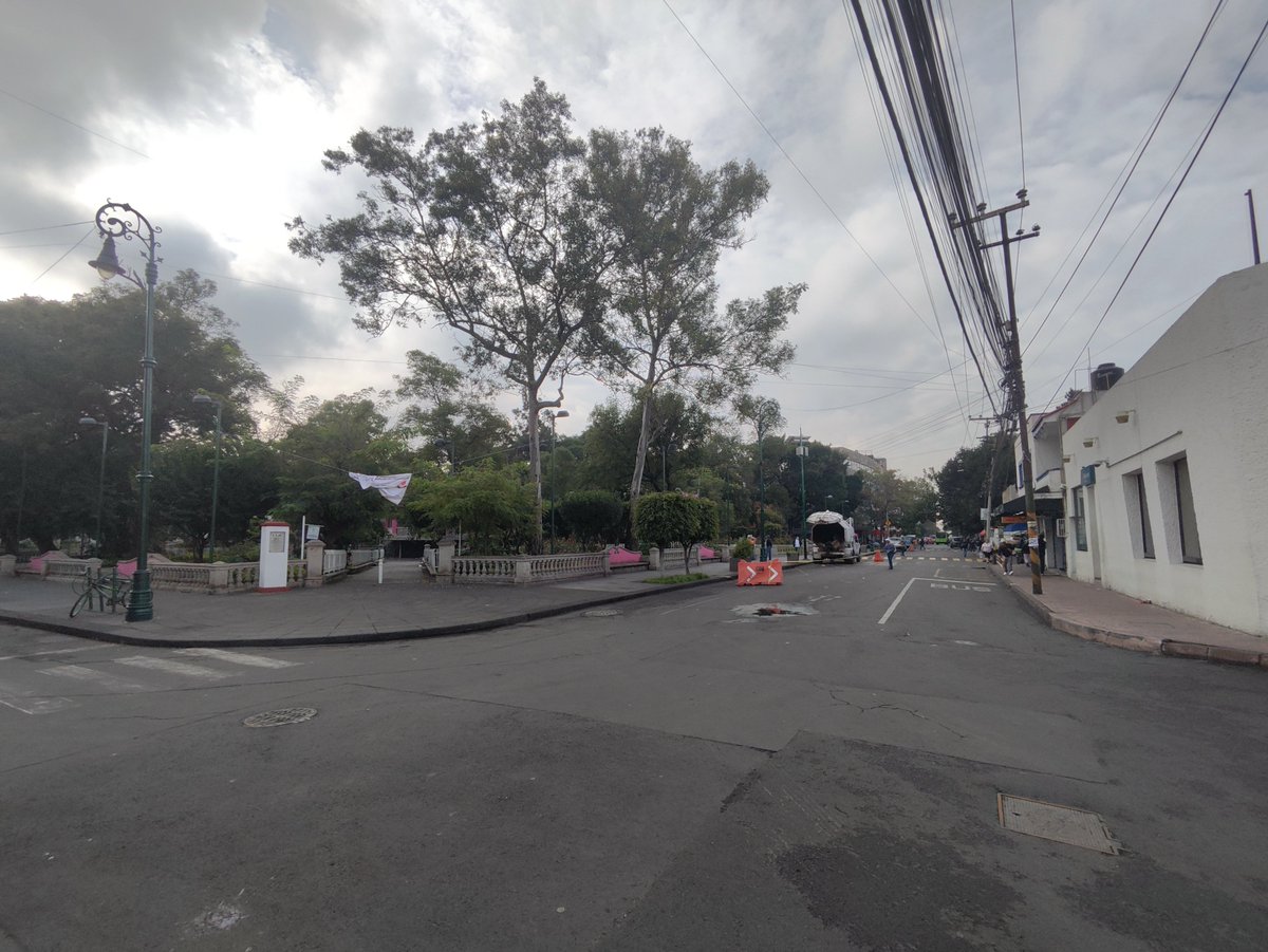 markv7ix's tweet photo. @AzcapotzalcoMx 
@NancyNunezmx
 @Azcapo_Denuncia
 Desquiciadas las vialidades en el Centro de #Azcapotzalco en Lunes por la mañana, gracias a las obras de la alcaldia y al cierre de Av. Reforma. 
Spoiler: No hay obras, puro capricho. https://t.co/V8m0ihQVps