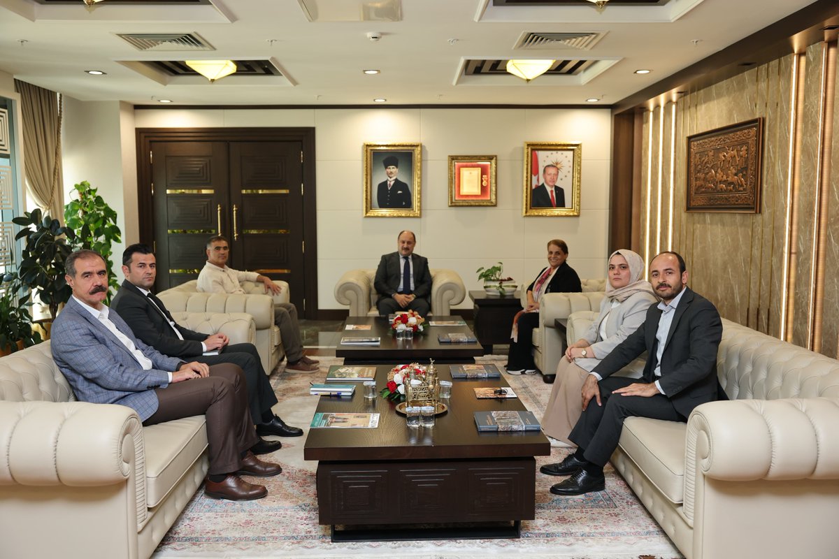Bozova Belediye Başkanı Aygül Kapıkayalı ve beraberindeki heyet, Şanlıurfa Büyükşehir Belediye Başkanımız Mehmet Kasım Gülpınar'ı ziyaret ettiler.

Nazik ziyaretlerinden dolayı kendilerine teşekkür ederiz.