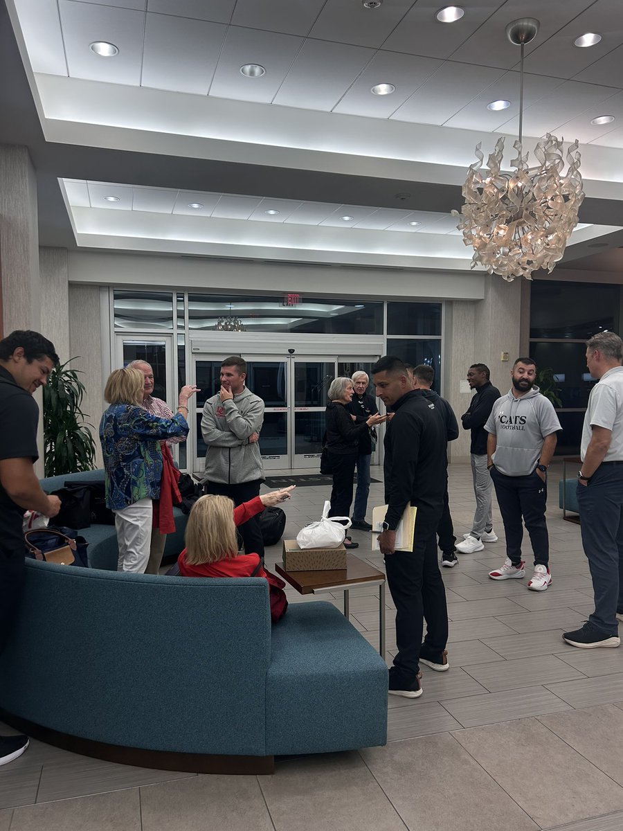 DGridironClub's tweet image. Had a fantastic time with our 2025 Charter Cohort 🛫
Huge thanks to Jim Rhyne '64, Rhyne Johnson, Ted & Judy Stauffer, Jack '72, Winn Ballenger, & Elise Johnson for joining us!