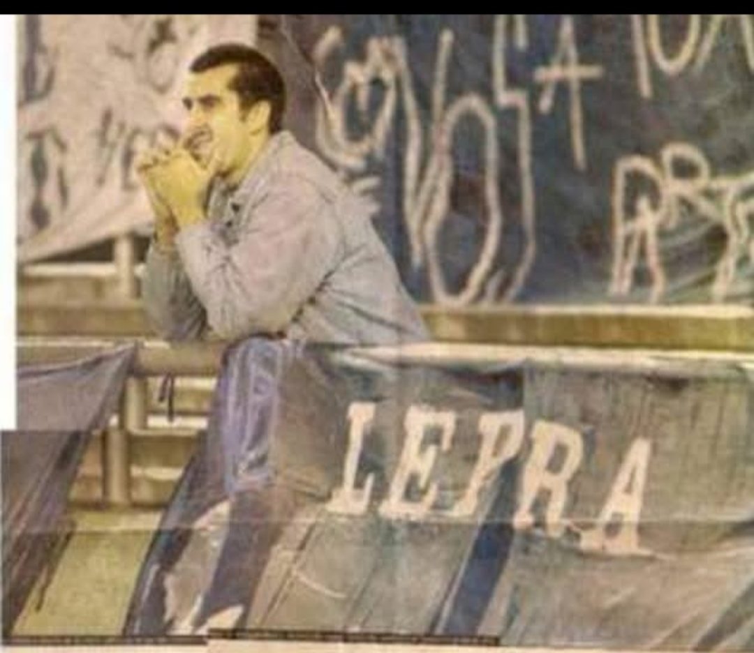 Creo que en ese momento en lo unico que no pensaban es en el Historial.
El mas importante, el unico que tenias que ganar lo perdiste
Cambias todos los partidos jugados y hasta tus ascensos con tal de cambiar ese dia, te arruinamos la vida