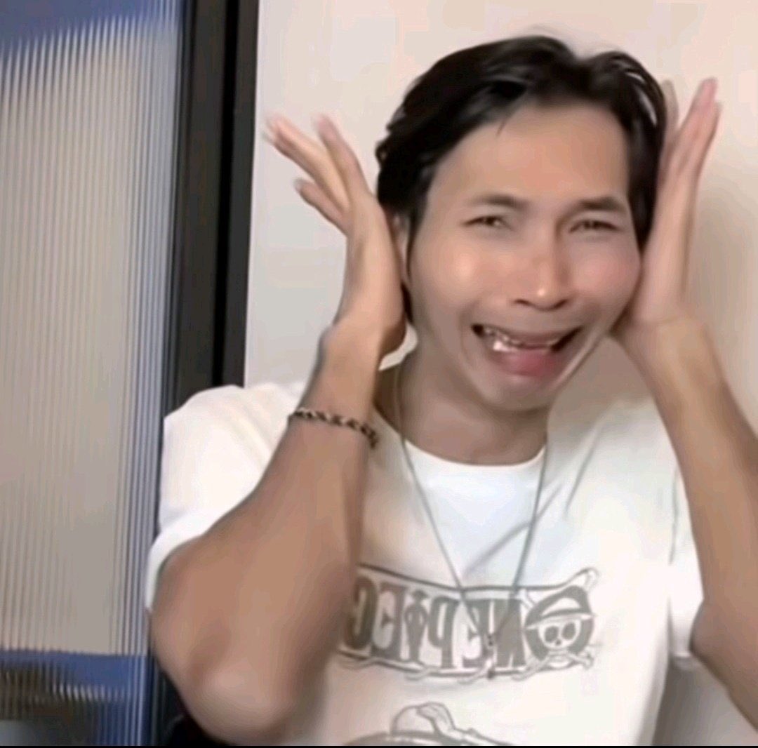 keonhovibes's tweet photo. #TEAMTORING tetangga kos gw yg denger lagu itu itu mulu diputer secara bersamaan: https://t.co/RT1mCaWR9d