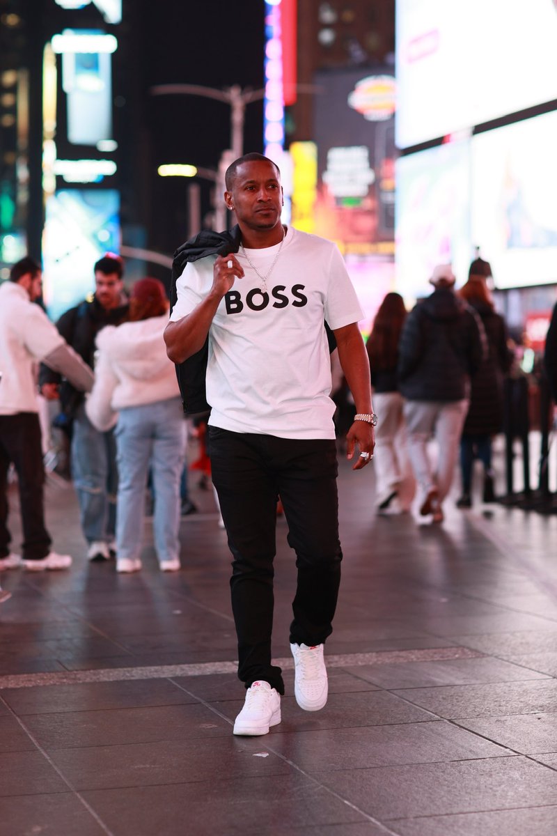 lgdell1's tweet photo. #newyorkcity #hugoboss https://t.co/H3mdZXH4BV