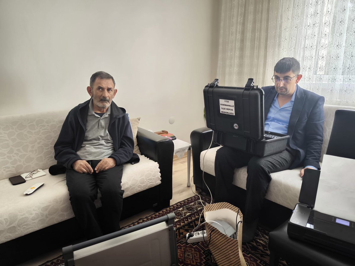#Gönülprojesi #ANH kapsamında Müdürlüğümüze gelemeyen vatandaşlarımızın TCKK başvurularını almak için; evlerine konuk olup, dualarını almaya devam ediyoruz. 
#HayatınızınHerAnında 

<a href="/itasyapan/">İbrahim Taşyapan</a> 
<a href="/iggultekin/">ismail gultekin</a> 
<a href="/T_Kurtbeyoglu/">TahsinKURTBEYOĞLU</a> 
 <a href="/MustafaGungorlu/">Mustafa GÜNGÖRLÜ</a> 
 <a href="/ylmzckmk_/">Yılmaz ÇAKMAK</a> 
<a href="/YenimahalleSydv/">Yenimahalle Sosyal Yardımlaşma ve Dayanışma Vakfı</a>