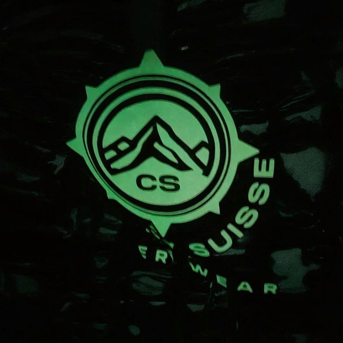 Bottle Green with Glo White logo on the back &amp; logo down the bottom half of the left arm. 
You can see how the logo looks in the dark 🟢⚪️🇨🇭🫡