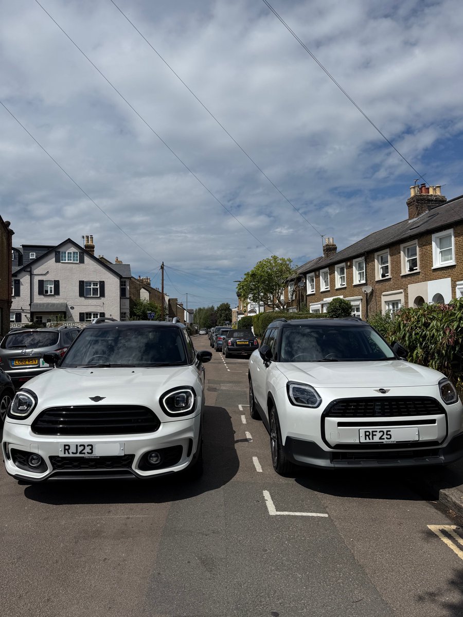 Out with the old, in with a new. Congratulations to Mrs I who has just taken delivery of her new Countryman from Ben at Marshall #MINI #Hampshire. #marshallmoments