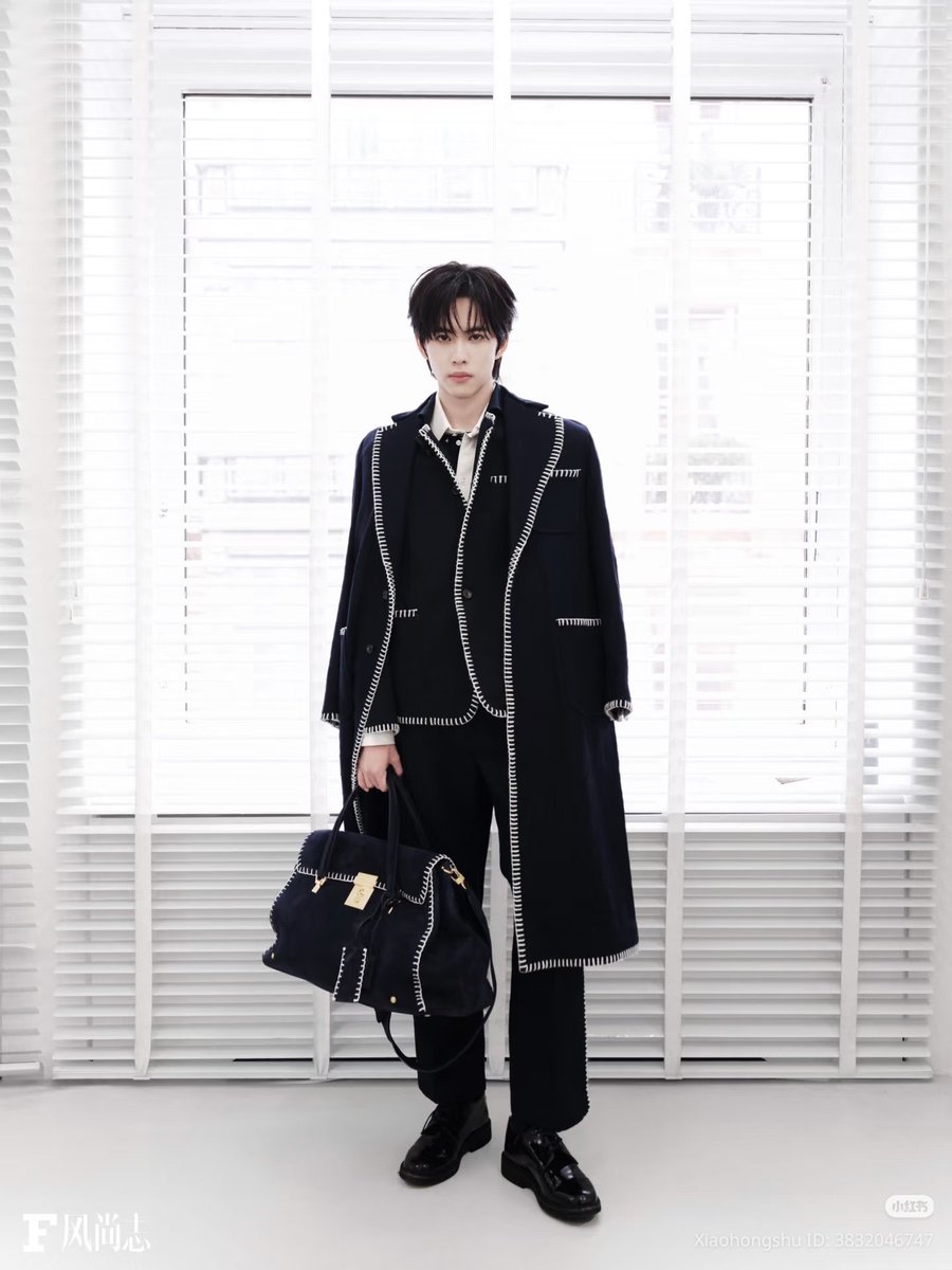 NmARMY6's tweet photo. My baby 💚💖
#LiuxuanchengxThomBrowne 
#ThomBrowneSS26 
#LiuXuanChengParisFashionWeek https://t.co/FwVLjQ8SUp