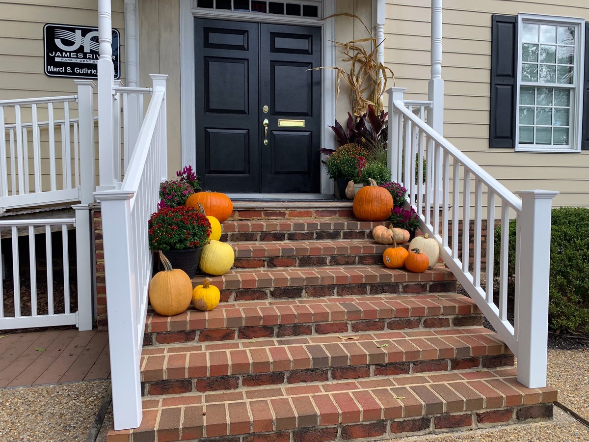 jrfamilydentist's tweet image. Our office is looking 𝒔𝒑𝒐𝒐𝒌-tacular &amp;amp; ready for October! 👻🎃🍁 Stop by — we guarantee you’ll 𝘧𝘢𝘭𝘭 for the décor and leave in a 𝑔𝑜𝑢𝑟𝑑 mood! 😉

📍 | 2805 McRae Rd, Richmond, VA
🌐 | vist.ly/49fba

#SpookySeason #HalloweenDecor #HappyFall #RVA