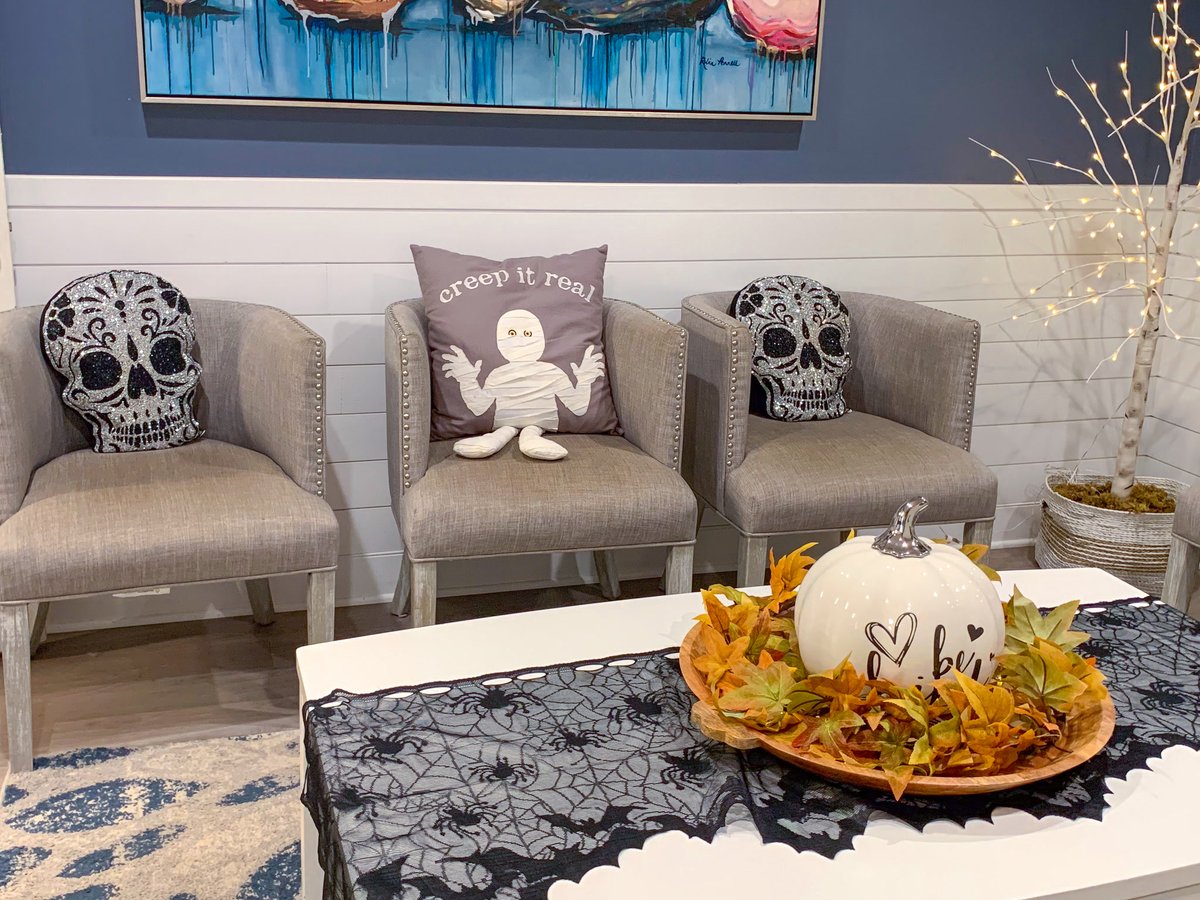 jrfamilydentist's tweet image. Our office is looking 𝒔𝒑𝒐𝒐𝒌-tacular &amp;amp; ready for October! 👻🎃🍁 Stop by — we guarantee you’ll 𝘧𝘢𝘭𝘭 for the décor and leave in a 𝑔𝑜𝑢𝑟𝑑 mood! 😉

📍 | 2805 McRae Rd, Richmond, VA
🌐 | vist.ly/49fba

#SpookySeason #HalloweenDecor #HappyFall #RVA