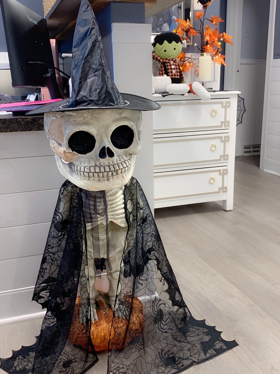 jrfamilydentist's tweet image. Our office is looking 𝒔𝒑𝒐𝒐𝒌-tacular &amp;amp; ready for October! 👻🎃🍁 Stop by — we guarantee you’ll 𝘧𝘢𝘭𝘭 for the décor and leave in a 𝑔𝑜𝑢𝑟𝑑 mood! 😉

📍 | 2805 McRae Rd, Richmond, VA
🌐 | vist.ly/49fba

#SpookySeason #HalloweenDecor #HappyFall #RVA