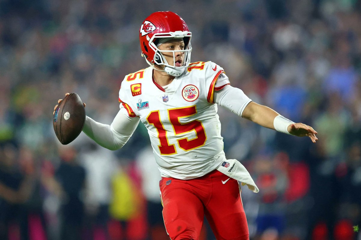 xEP_Network's tweet photo. Monday Night Football Top Player Prop Trends

Over the Last 5 Games:
Travis Kelce 40+ Receiving Yards (80%)
Travis Etienne 50+ Rushing Yards (80%)
Xavier Worthy 40+ Receiving Yards (80%)
Brenton Strange 40+ Receiving Yards (80%)
Patrick Mahomes 250+ Passing Yards (60%) https://t.co/hRTbGkUDhZ