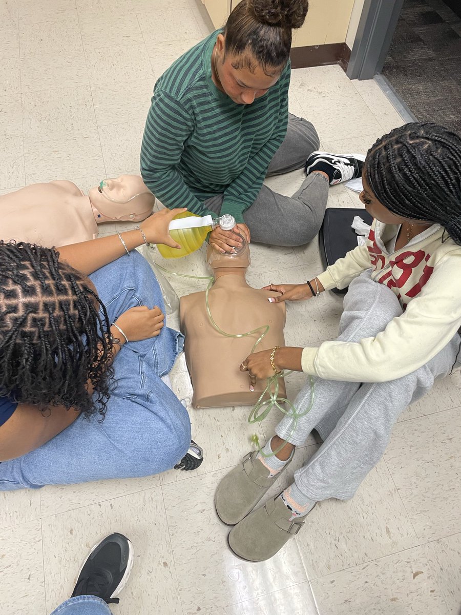 Roberta Axson tweet media