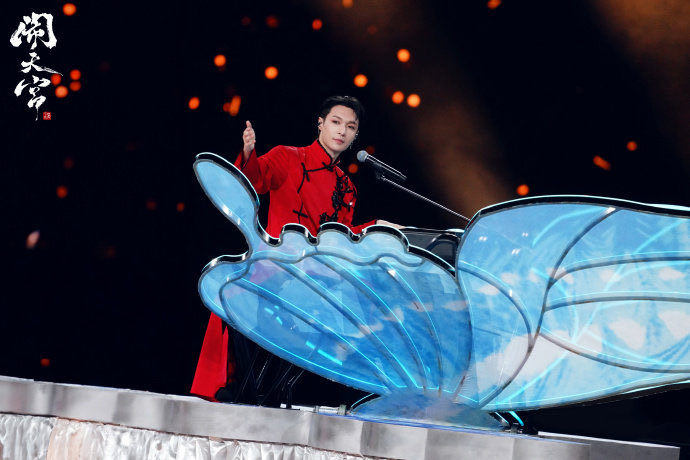 XingPark's tweet photo. 251006 @lay_studio weibo update：

LAY's GRANDLINE 5 concert · The Monkey King rocking the heavenly palace in Beijing’s National stadium • Bird’s nest 🏟️🇨🇳

#LAYRockingTheBirdsNest
#GRANDLINE5inBeijing
#1007HappyLAYday https://t.co/W0zxs3GVpo