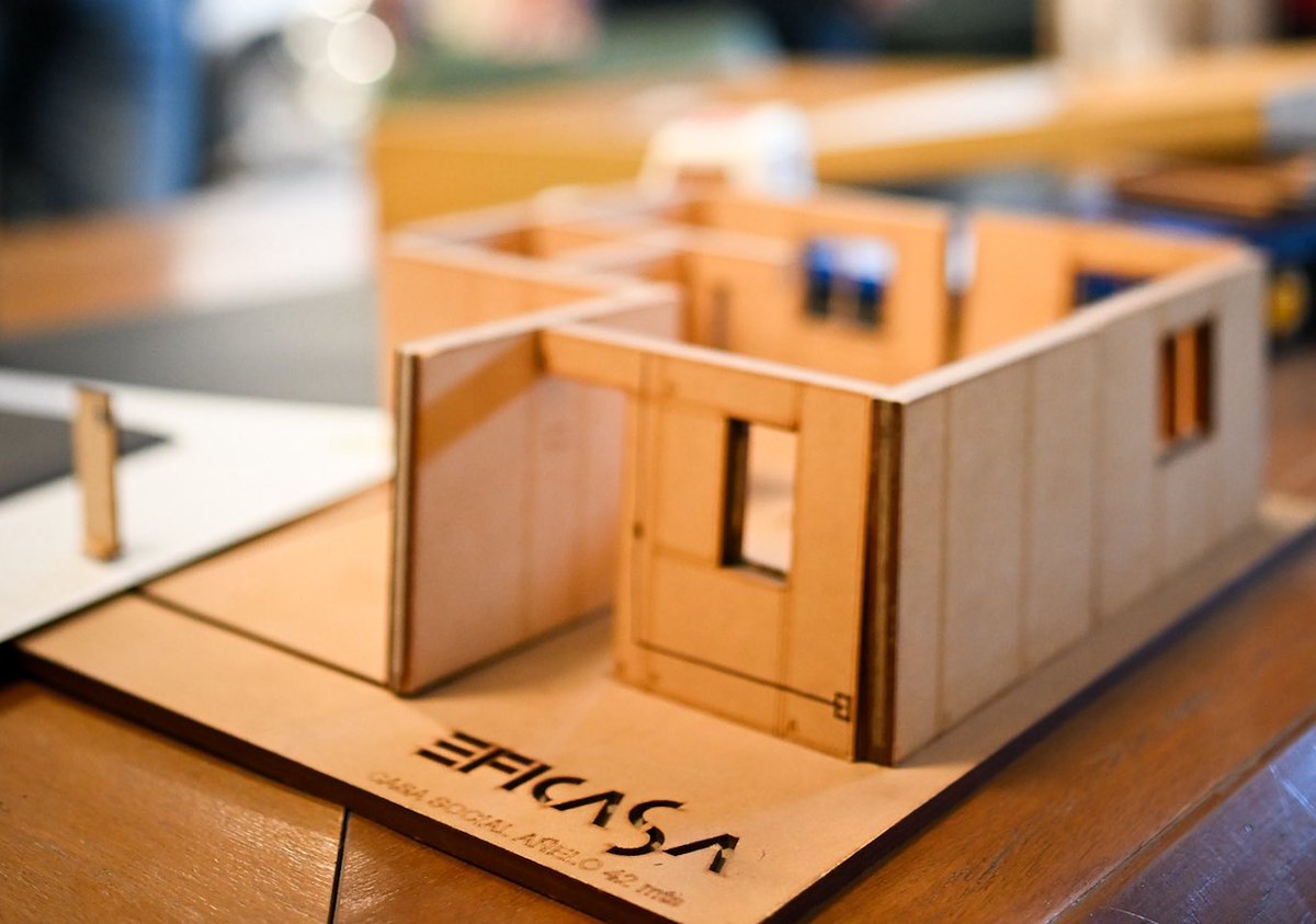 Innovación, trabajo y producción argentina.

En Zárate visitamos la planta de EFI junto a <a href="/CaffaroOsvaldoR/">Osvaldo Cáffaro</a>. Un ejemplo de gestión que genera empleo y soluciones inteligentes.