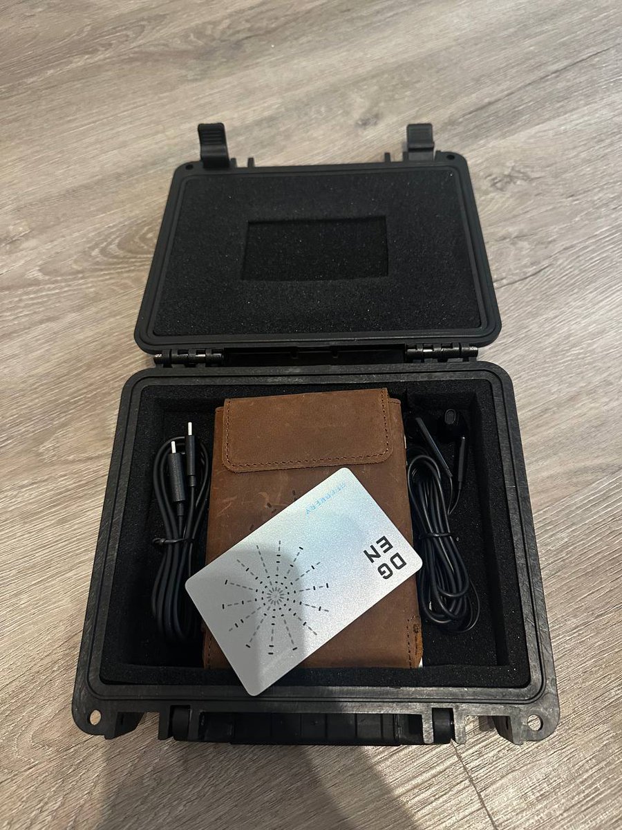Just received mine  <a href="/EthereumPhone/">ethOS</a>. 

It is immediately apparent that people have made an effort and paid attention to its presentation.

Cool case and leather cover 😍