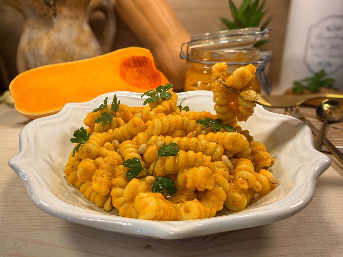 Pesto di zucca terapeutico. La ricetta qui -> ricetteinarmonia.it/news/498922327…