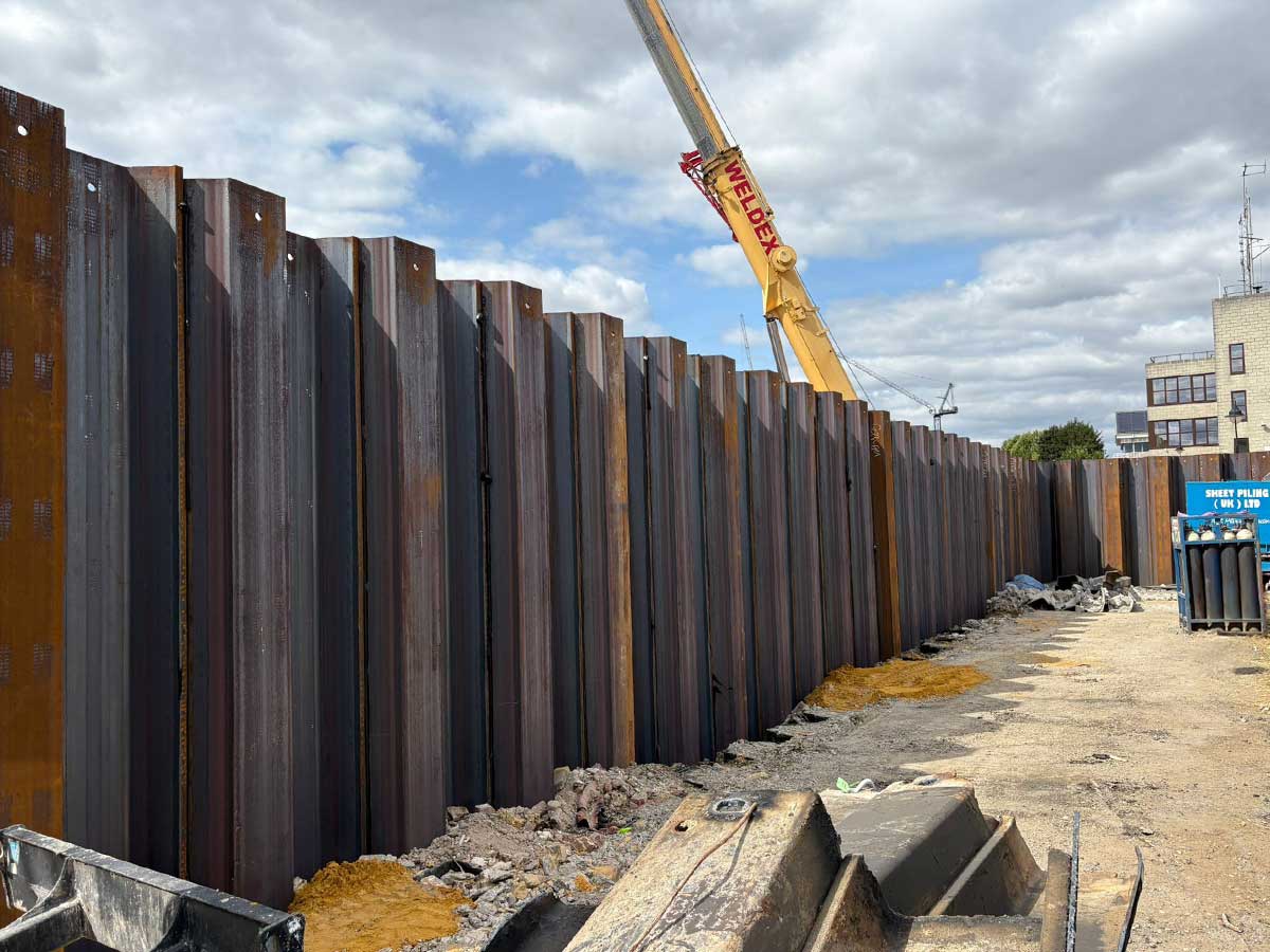 Sheet Piling (UK) Ltd designed and installed a custom Steel #SheetPile Flood Defence Wall for a riverside development in Gravesend, Kent:

sheetpilinguk.com/custom-flood-d…